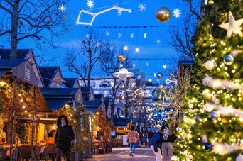Bercy Village vous plonge dans un voyage cosmique pour Noël !